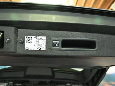 Used 2024 Toyota Sienna Limited image 42