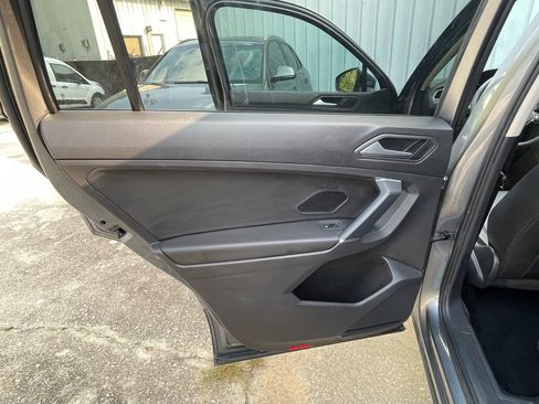 Used 2020 Volkswagen Tiguan SE image 14