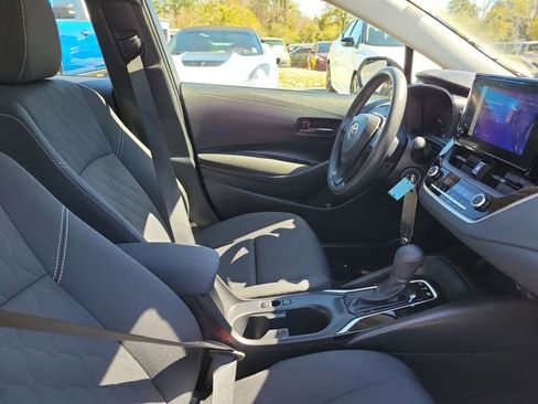Used 2025 Toyota Corolla LE image 31