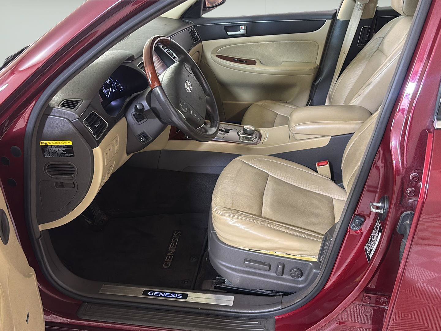 Used 2012 Hyundai Genesis 4.6 RWD image 11