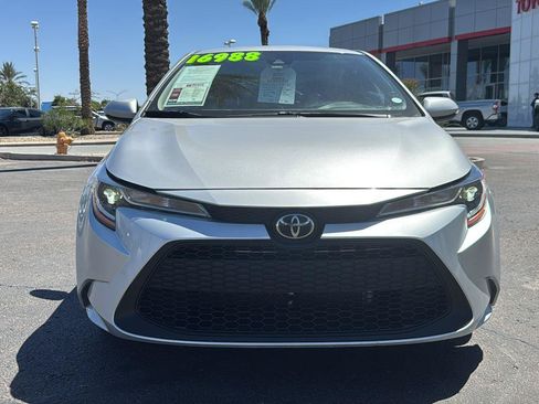 Used 2022 Toyota Corolla LE FWD image 2