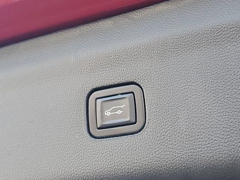 Used 2023 Buick Enclave Premium AWD/4WD image 9