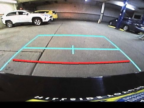 Used 2021 Toyota Prius XLE image 25