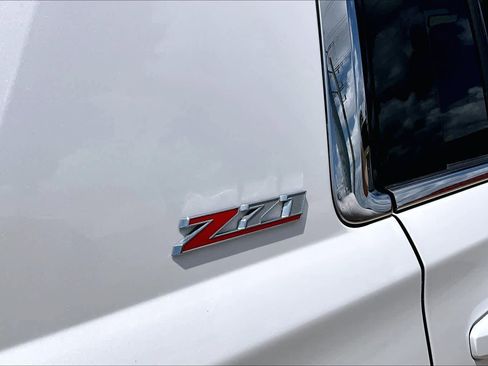 Used 2018 Chevrolet Suburban LT w/ Off-Road Package AWD/4WD image 9