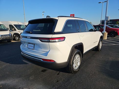 New 2025 Jeep Grand Cherokee Laredo w/ Luxury Tech Group I image 7