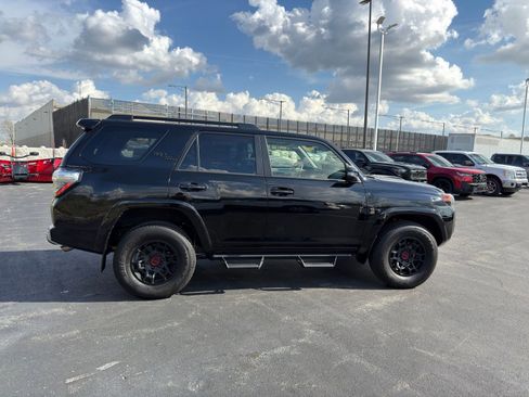 Used 2024 Toyota 4Runner TRD Off-Road Premium AWD/4WD image 7