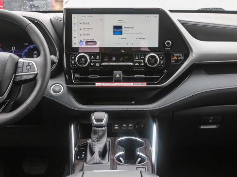 New 2026 Toyota Highlander Platinum AWD/4WD image 16