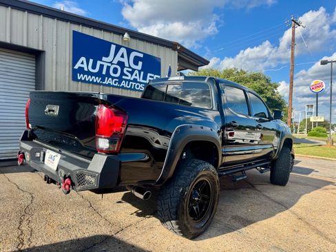 Used 2021 Toyota Tacoma SR5 w/ Technology Package AWD/4WD image 8