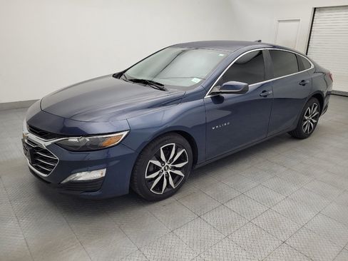 Used 2019 Chevrolet Malibu LT FWD image 2