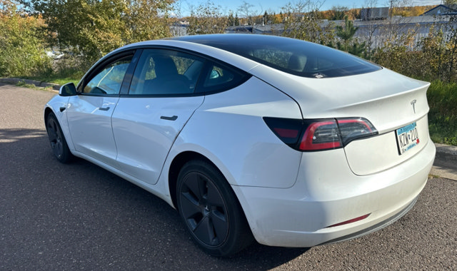 Used 2023 Tesla Model 3 Standard Range RWD image 4