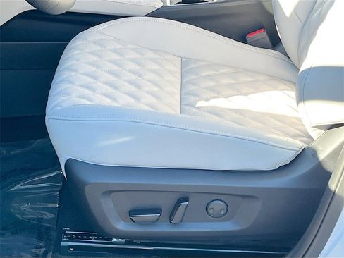 New 2025 Mitsubishi Outlander SEL image 18