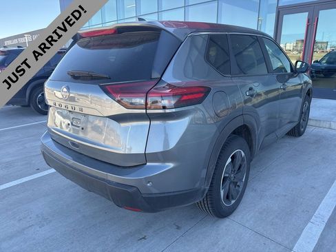 Certified 2025 Nissan Rogue SV image 5