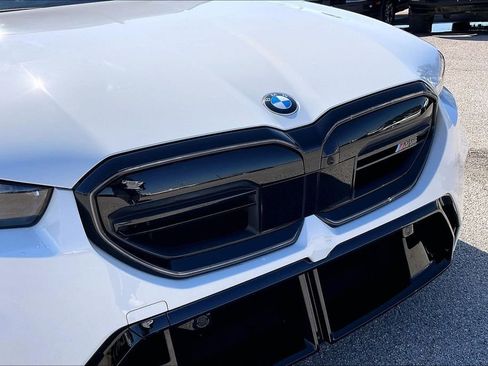 Used 2026 BMW M5 w/ Executive Package image 32