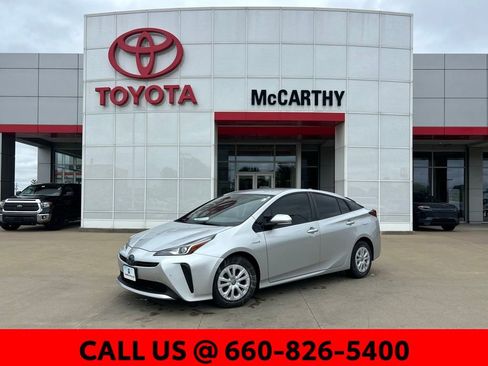 Used 2020 Toyota Prius LE FWD image 1