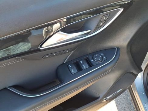 Used 2025 Buick Envision Preferred AWD/4WD image 16