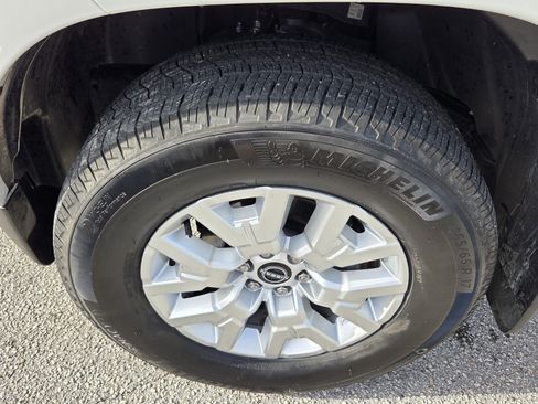 Used 2024 Nissan Frontier SV w/ SV Convenience Package RWD image 11
