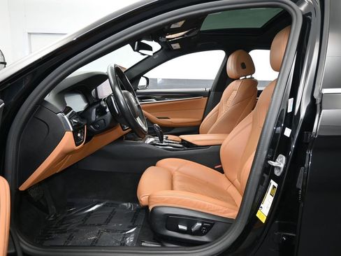 Used 2022 BMW 530i w/ Premium Package image 12