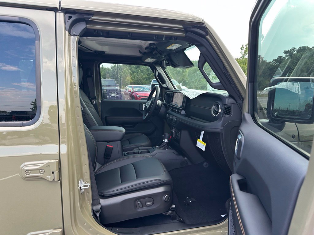 New 2026 Jeep Wrangler Unlimited Sahara AWD/4WD image 18