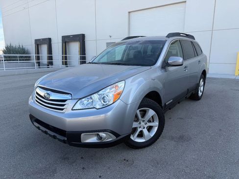 Used 2011 Subaru Outback 3.6R Limited image 2