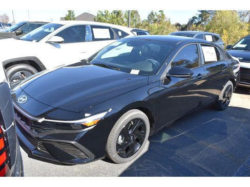 Used 2026 Hyundai Elantra Sport FWD image 1