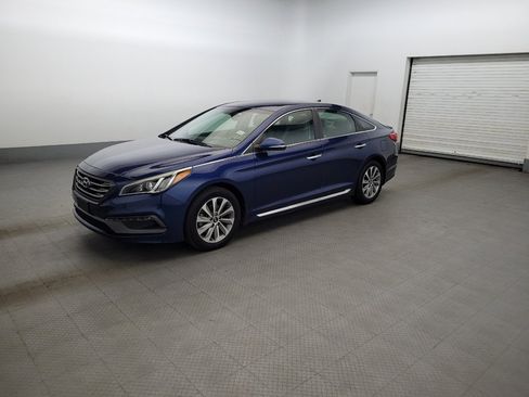 Used 2016 Hyundai Sonata Sport w/ Option Group 02 FWD image 2