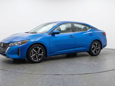 Used 2025 Nissan Sentra SV image 3