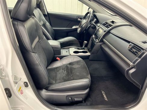 Used 2012 Toyota Camry SE image 22