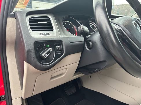 Used 2017 Volkswagen Golf S image 22