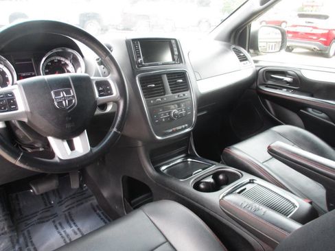 Used 2017 Dodge Grand Caravan GT image 39