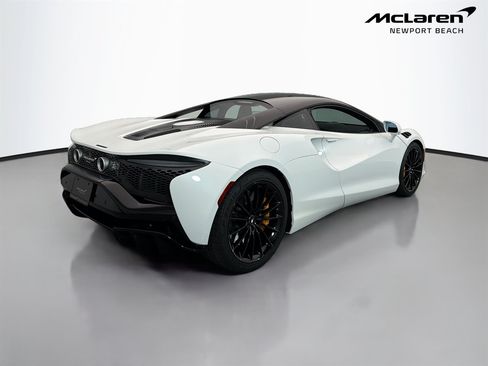 Used 2025 McLaren Artura RWD image 24