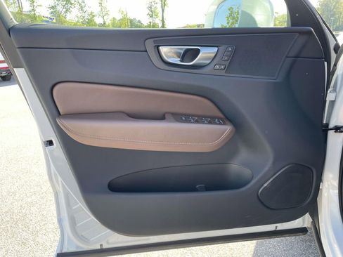 Used 2023 Volvo XC60 B5 Plus w/ Climate Package AWD/4WD image 5