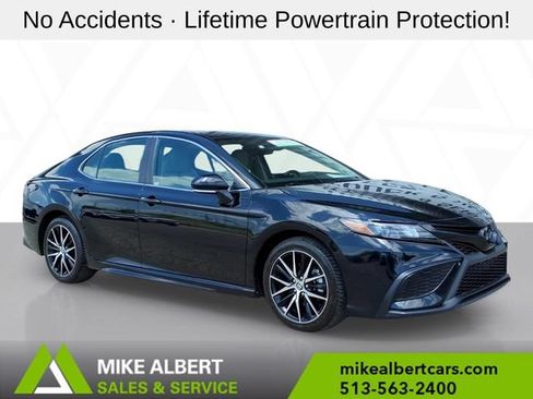 Used 2023 Toyota Camry SE FWD image 1