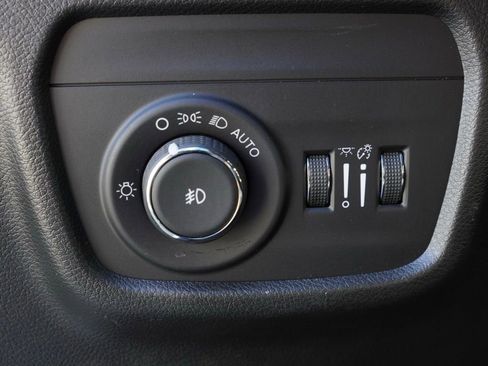 Used 2024 Jeep Grand Cherokee L Limited w/ Luxury Tech Group II image 12