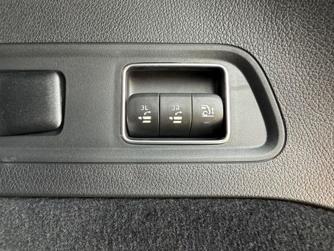 Used 2025 Mercedes-Benz GLS 450 4MATIC image 26