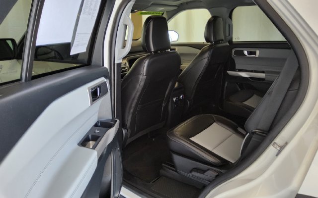 Used 2024 Ford Explorer XLT w/ Equipment Group 202A AWD/4WD image 9