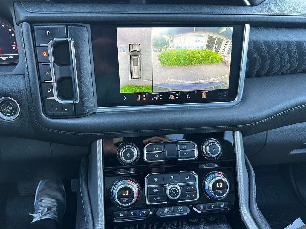 Used 2022 GMC Yukon XL Denali w/ Denali Ultimate Package AWD/4WD image 15