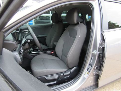 Used 2025 Kia K4 LXS image 13