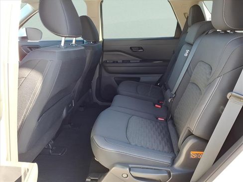 Used 2024 Nissan Pathfinder SV image 19