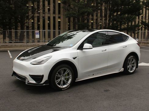 Used 2021 Tesla Model Y Long Range AWD/4WD image 12