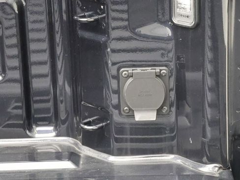 Used 2023 Chevrolet Silverado 1500 LT image 11