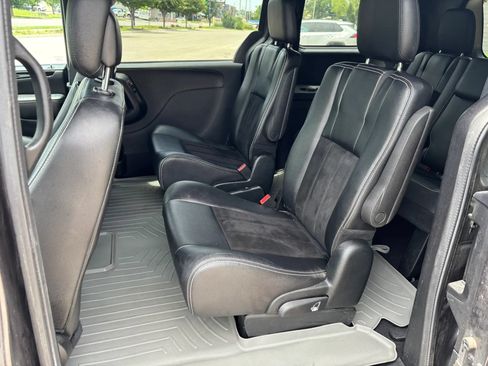 Used 2018 Dodge Grand Caravan SXT w/ Blacktop Package FWD image 26