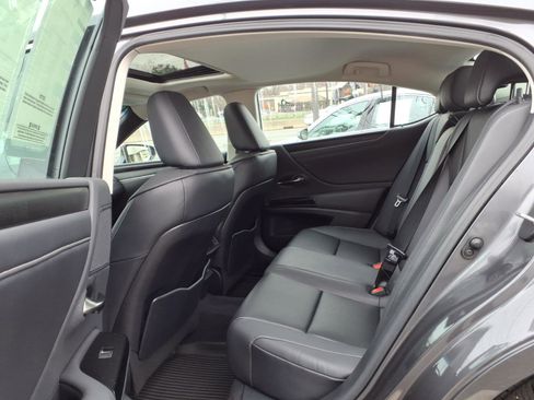 Used 2023 Lexus ES 350 w/ Premium Package image 15