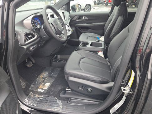 New 2026 Chrysler Pacifica Select image 25