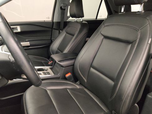 Used 2023 Ford Explorer XLT w/ Equipment Group 202A RWD image 17