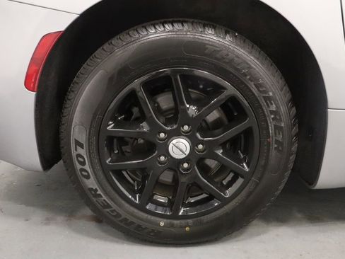 Certified 2021 Chrysler Voyager Lxi FWD image 26