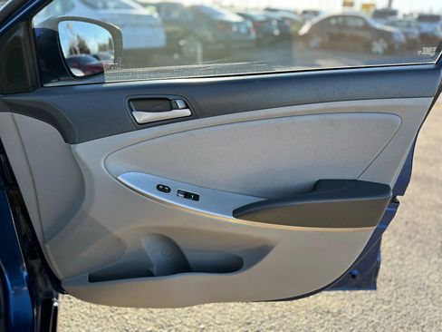 Used 2015 Hyundai Accent GLS image 21