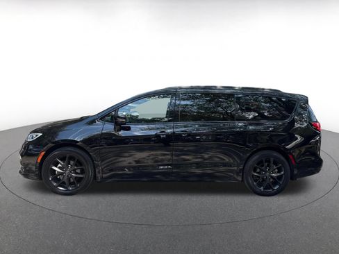Used 2025 Chrysler Pacifica Limited FWD image 4