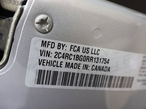 Used 2024 Chrysler Pacifica Touring-L image 39