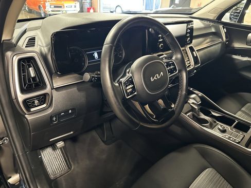 Used 2023 Kia Sorento LX AWD/4WD image 10