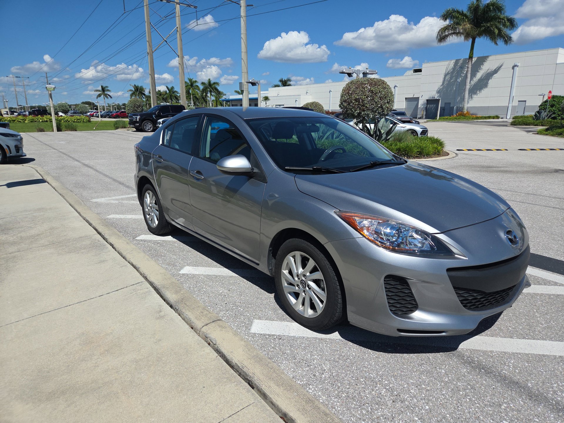 Used 2013 MAZDA MAZDA3 i Touring FWD image 9